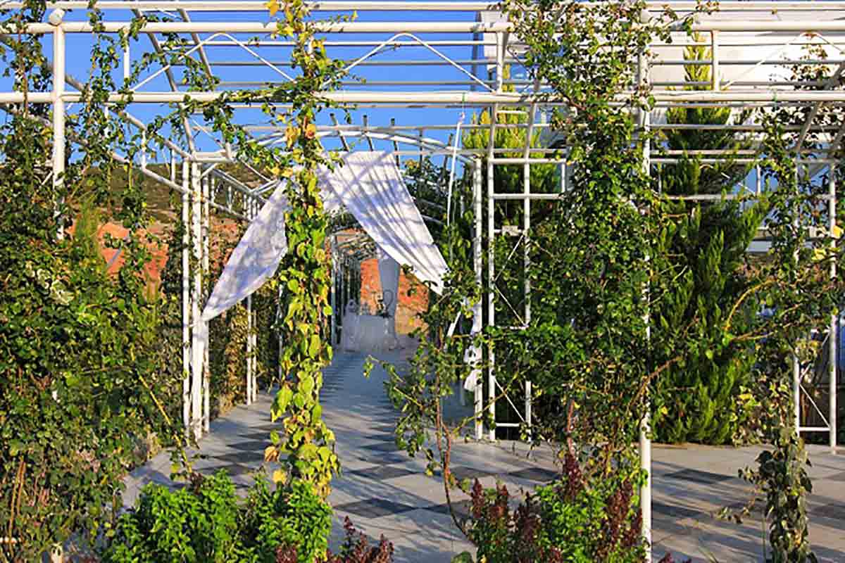 O Kipos Ton Nymfon  portfolio